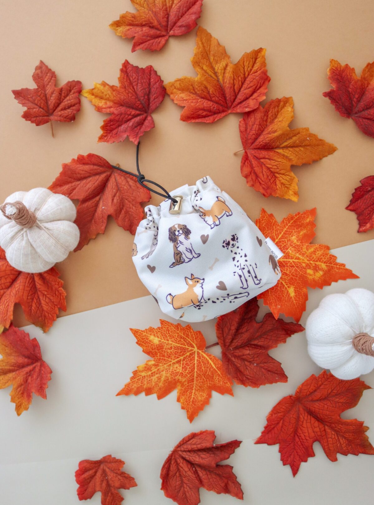 Woreczek spacerowy dla psa – Kolekcja Woof – widok z przodu