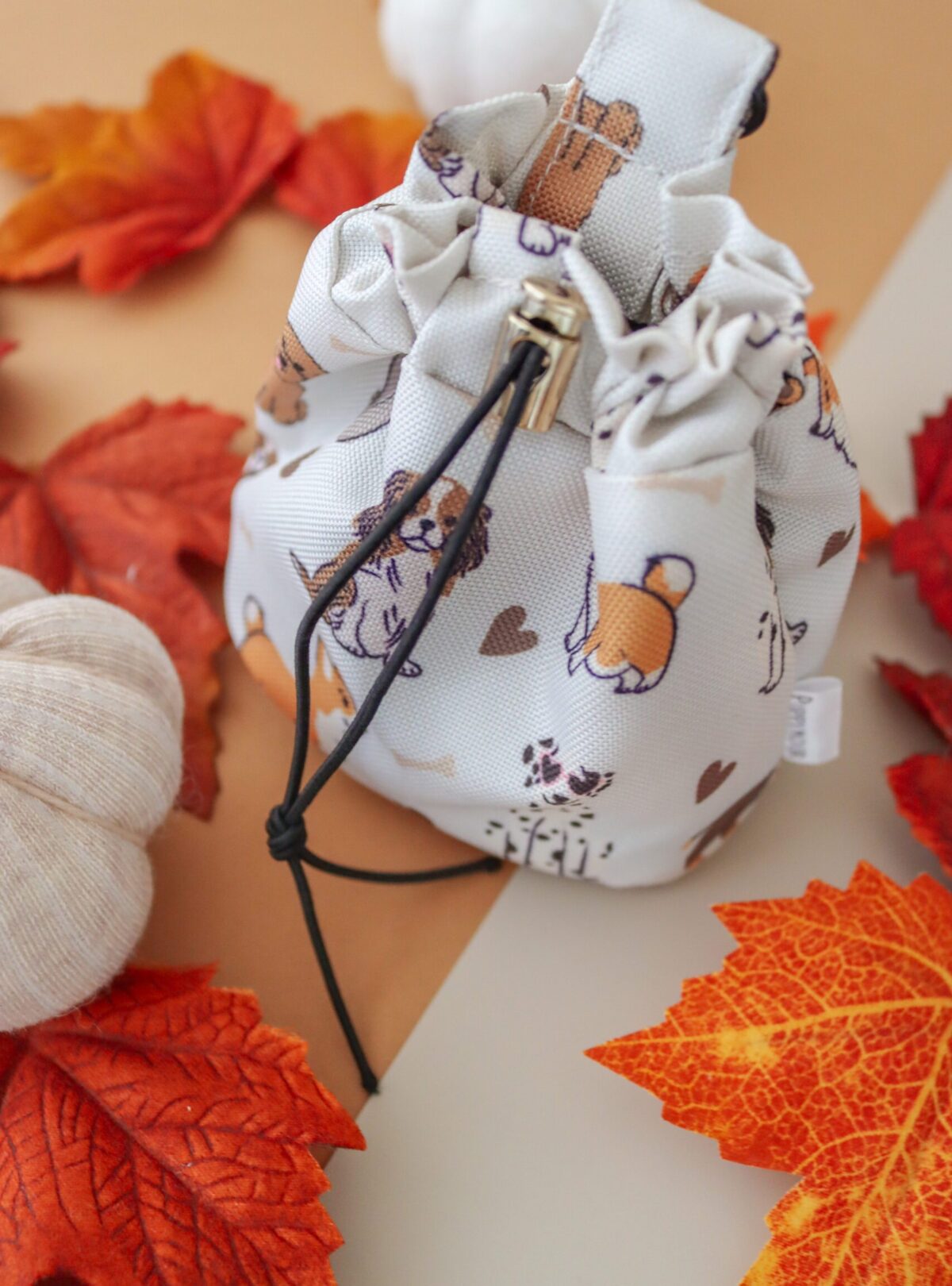 Woreczek spacerowy z motywem piesków – wnętrze