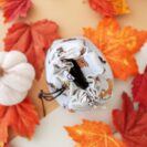 Szczegóły woreczka spacerowego – kieszenie i uchwyt na woreczki na odchody