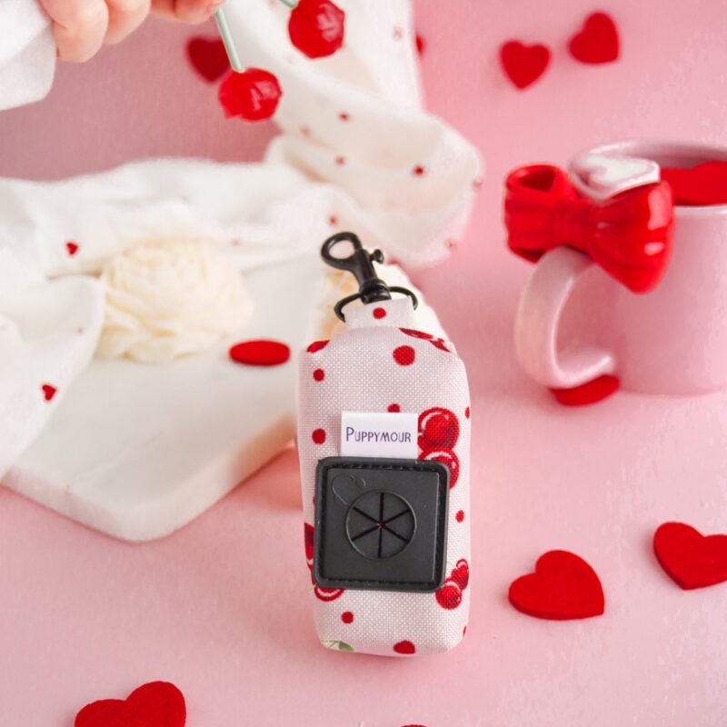 Etui na kupoworki Cherry Bloom – stylowe akcesorium dla psów