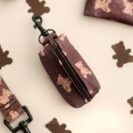 etui na woreczki dla psa brązowe w misie puppymour