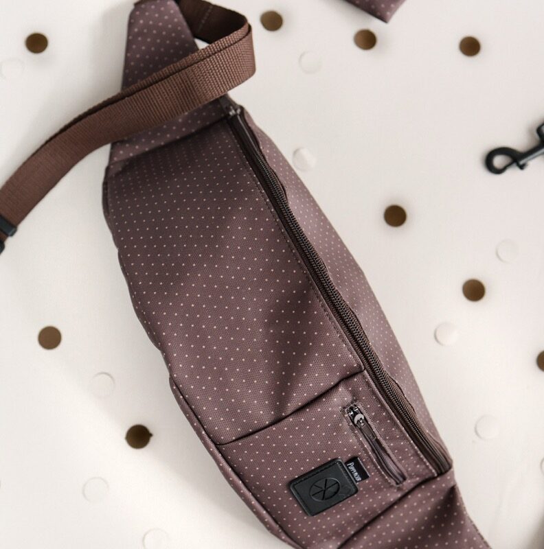 stylowa nerka dla właściciela psa brown dots puppymour