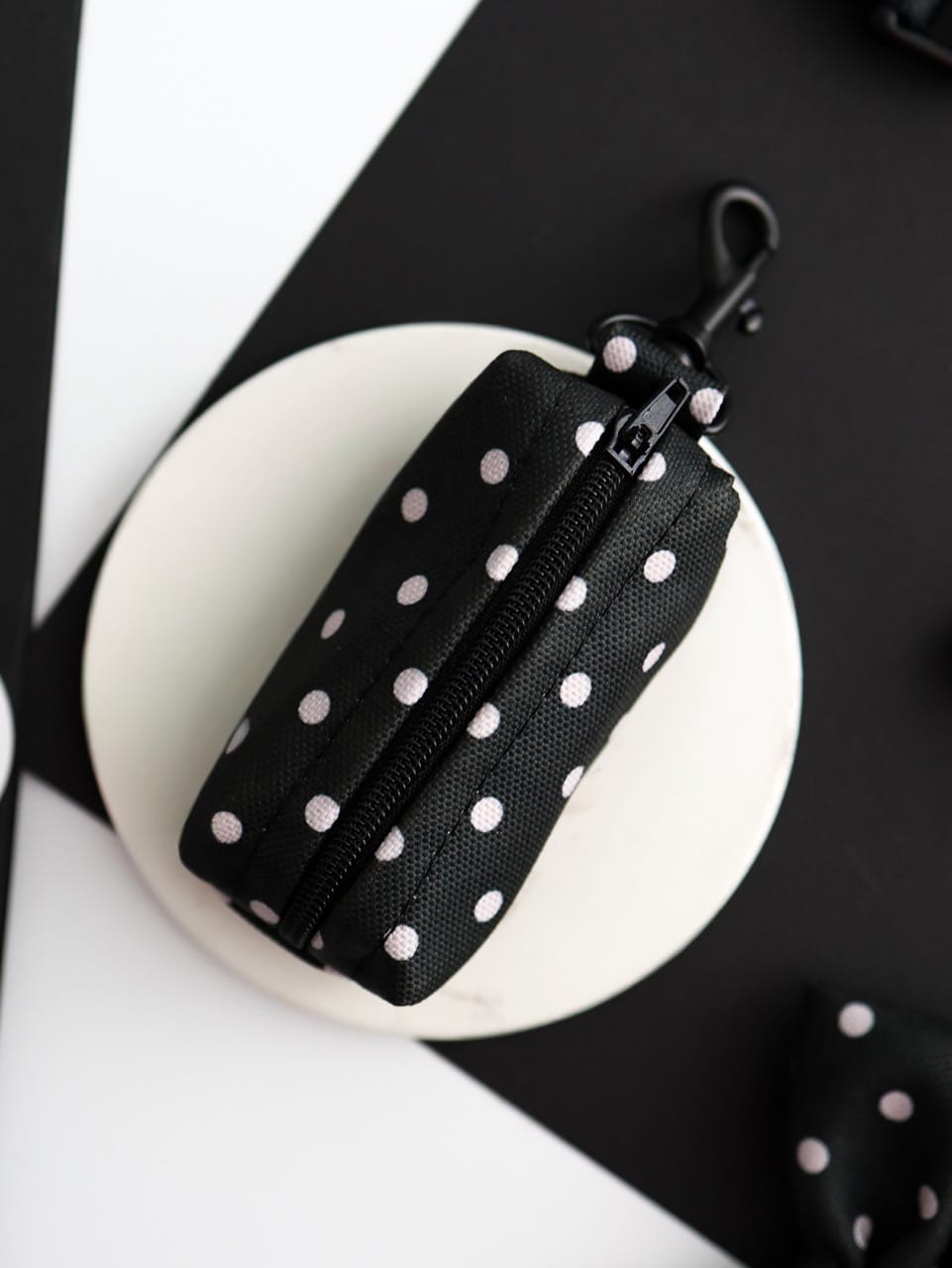 etui-na-worki-na-odchody-kupoworki-suwak-black-dots.jpeg etui-na-worki-na-odchody-kupoworki-suwak-black-dots.jpeg