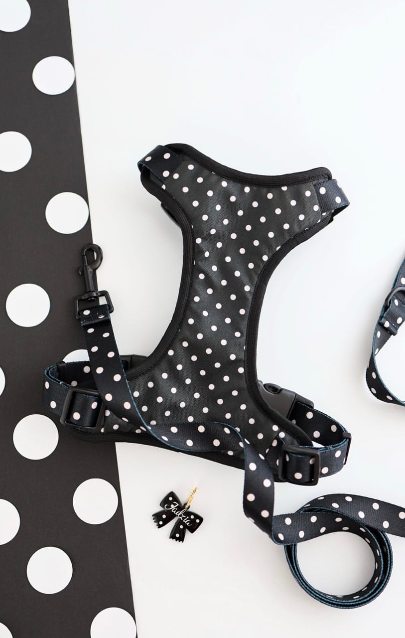 miekkie-szelki-dla-psa-z-muszka-black-dots.jpeg miekkie-szelki-dla-psa-z-muszka-black-dots.jpeg