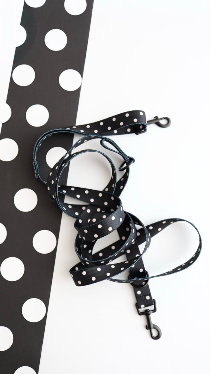 smycz-przepinana-dla-psa-regulowana-w-kropki-black-dots.jpeg smycz-przepinana-dla-psa-regulowana-w-kropki-black-dots.jpeg